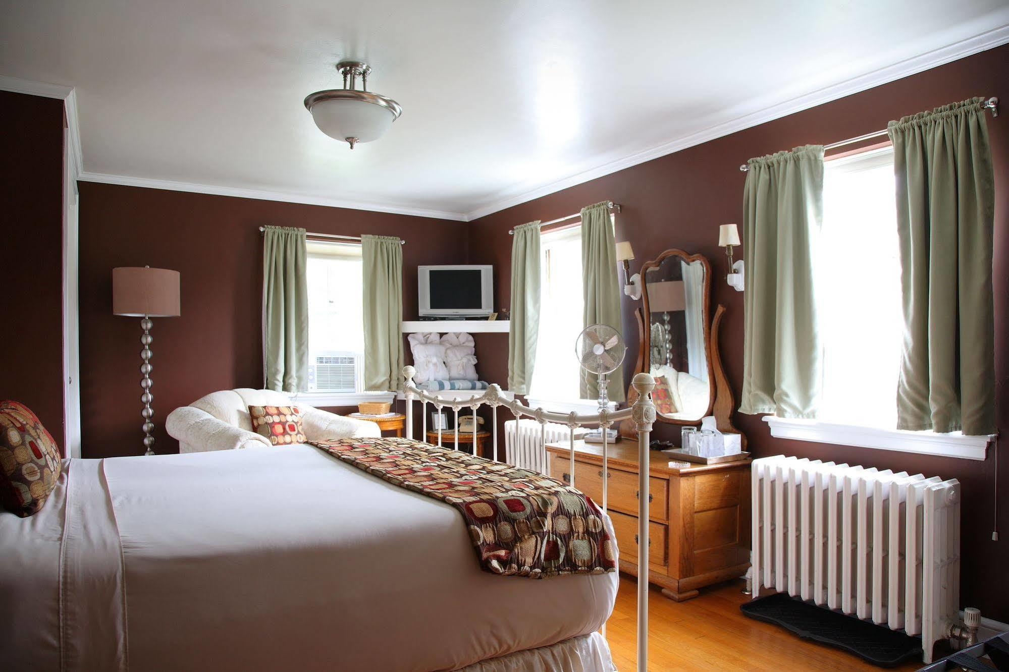 Inn On Putney Road Brattleboro Exterior photo